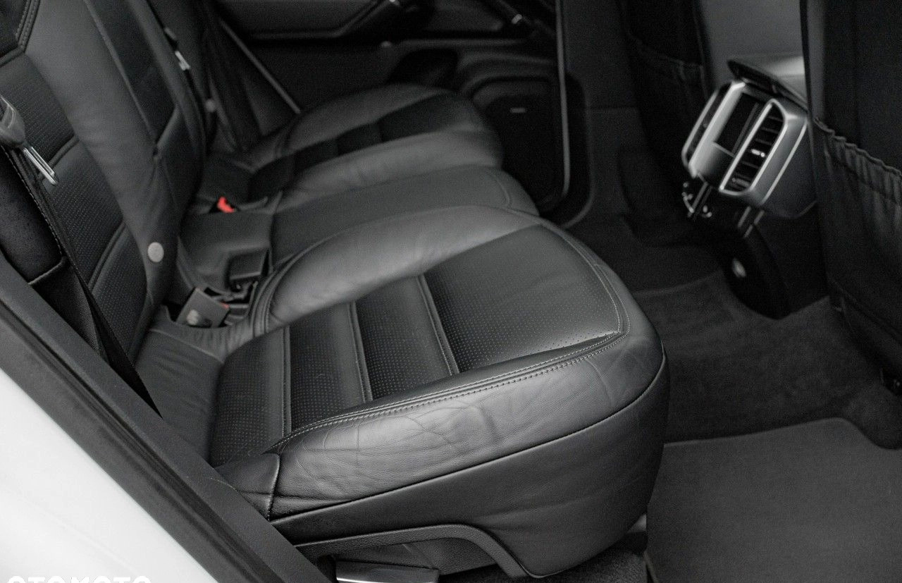 Porsche Cayenne cena 229900 przebieg: 99999, rok produkcji 2016 z Biskupiec małe 742